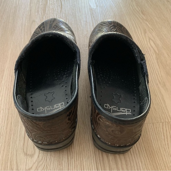 Dansko embossed floral print slip on slide in clogs - Picture 4 of 6